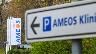 Entscheidung sorgt für lange Gesichter: Der Kreistag des Bodenseekreises hat am Mittwoch entschieden, dass die Schweizer Ameos Gruppe den insolventen Medizin Campus Bodensee übernimmt. Damit stimmte er zur Überraschung vieler gegen eine Übernahme durch den Oberschwabenklinikverbund mit Sitz in Ravensburg.