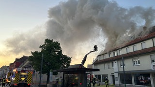 Großeinsatz der Feuerwehr am frühen Pfingstsonntag in Mengen (Kreis Sigmaringen).