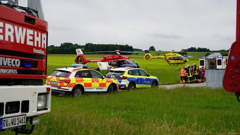 Die Rettungskräfte waren mit einem Großaufgebot und zwei Rettungshubschraubern im Einsatz bei Bad Wurzach.