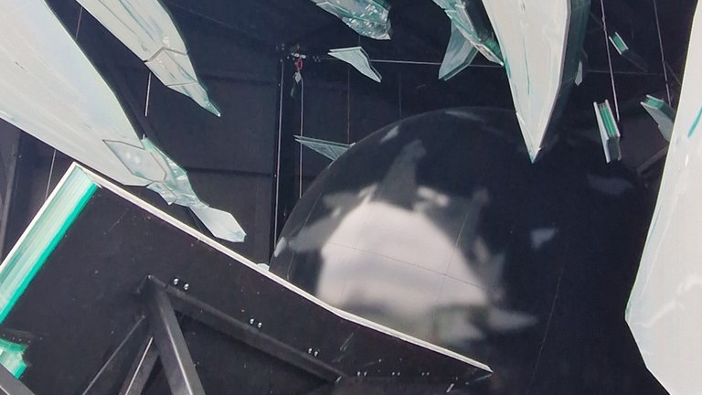 Das Bühnenbild zu "La traviata" bei den Bregenzer Festspielen von hinten.