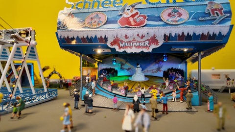Ein Fahrgeschäft beim Biberacher Schützenfest im Miniformat. 