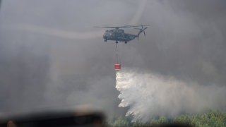 Einsatzkräfte sind in Frankreich im Einsatz gegen die großen Flächenbrände