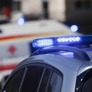 Ein Polizei- und ein Krankenwagen in Österreich (Symbolbild)