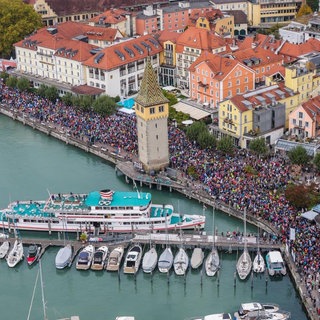 Mehr als 16.000 Läuferinnen und Läufer starten 2026 beim Drei-Länder-Marathon am Bodensee. Im vergangenen Jahr waren es gut 12.000 (Archivbild).