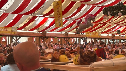 Bei bestem Wetter war das Festzelt beim Fränkisches Volksfest in Crailsheim (Kreis Schwäbisch Hall) das ganze Wochenende gut gefüllt.