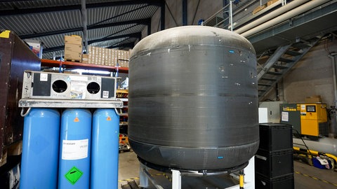 Ein erster Tank für die deutlich größere Rakete SL1 des Start-ups HyImpulse. Auch diese Hybridrakete fliegt mit einem Antrieb basierend auf Kerzenwachs.