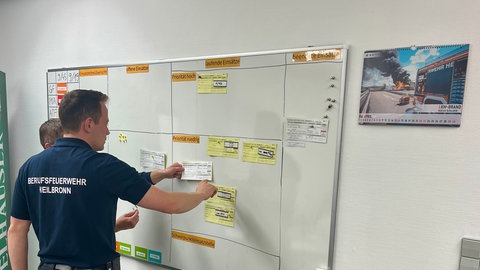 Das Unwetter am Mittwoch hat zu Aquaplaning auf der A81 geführt. Die Feuerwehr bereitet sich auf weiteren Starkregen vor. 