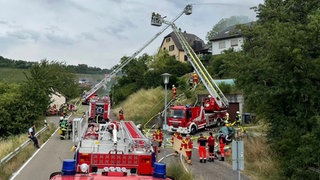 Bei einem Dachstuhlbrand in Löwenstein war die Feuerwehr mit einem Großaufgebot vor Ort. Es entstand ein Schaden von rund 300.000 Euro. 