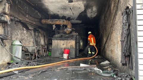 Der Brand beim Landgasthof Michaelsberg ist laut Feuerwehr wohl aufgrund eines technischen Defekts im Heizungsraum ausgebrochen.