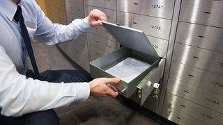Nach dem Einbruch in Schließfächer in einer Bank in Güglingen, können Kundinnen und Kunden auf eine volle Erstattung hoffen. 