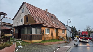 Bei einem Wohnhausbrand in Wertheim ist am Montag ein Mann gestorben.
