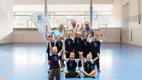Einblicke in die Fußball-AG der Stiftung Sprügel und JAKO an der Grundschule Mulfingen