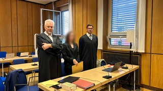 Eine Frau aus Bad Friedrichshall soll ihren Sohn aus dem Dachbodenfenster geworfen haben. Vor dem Landgericht Heilbronn ist nun das Urteil gefallen. 