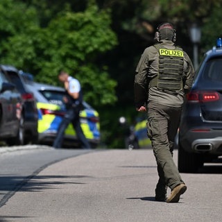 Der SEK-Einsatz in Rosengarten im Sommer 2025 (Archivbild). Ein Familienvater hatte sich in seiner Wohnung mit seinen Kindern verschanzt. Am Landgericht Heilbronn begann der Prozess.