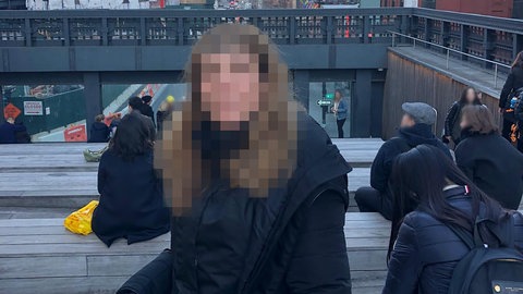 Eine Frau wurde von ihrem Exmann heimlich fotografiert und ins Netz gestellt