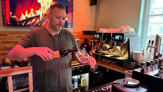 In seinen drei Betrieben spürt es auch Gastronom André Hartmann aus Schwäbisch Hall: Die Mehrwertsteuersenkung wird von steigenden Kosten nahezu aufgefressen.