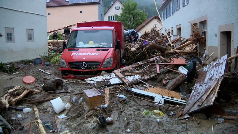 Ganze Straßenzüge waren 2016 von der Sturzflut in Braunsbach (Kreis Schwäbisch Hall) verschüttet. (Archiv)