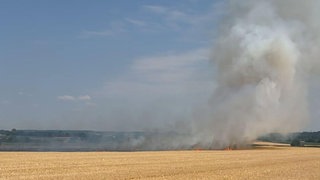 im Bad Friedrichshaller Stadtteil Kochendorf ist am Sonntag Ackerfläche im Brand geraten. 