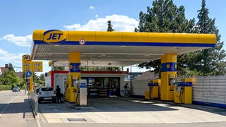 In der Nähe einer Tankstelle in Crailsheim ist eine Kontrolle der Polizei eskaliert.  