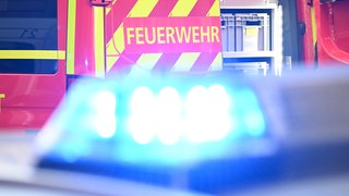 Die Polizei ermittelt nach dem tödlichen Verkehrsunfall eines vier Jahren alten Kindes in Bad Fiedrichshall auch gegen Angehörige. Sie sollen auf die Fahrererin losgegangen sein.