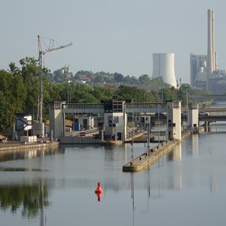 Die Heilbronner Schleuse im Hochsommer
