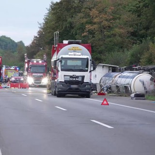 Die A6 musste bei Öhringen (Hohenlohekreis) nach einem Unfall eines Gefahrguttransporters gesperrt werden.