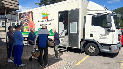 Die neue Mautpflicht betrifft auch den Betrieb von Aarons rollendem Supermarkt.