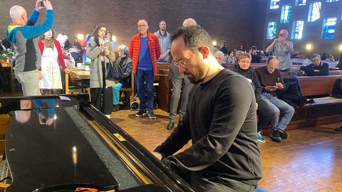 Der weltbekannte Pianist Igor Levit spielte eine Sonate von Beethoven in der Pforzheimer Vesperkirche.