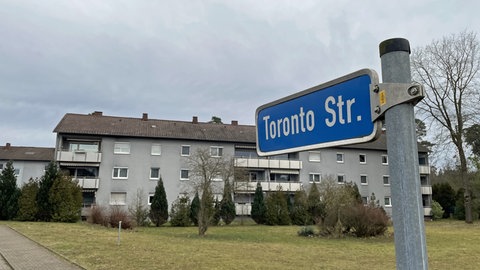 Das Straßenschild der Toronto Straße in Kleinkanada in Hügelsheim. In der Gemeinde erreichte die AfD bei der Bundestagswahl 2025 fast 40 Prozent der Stimmen.