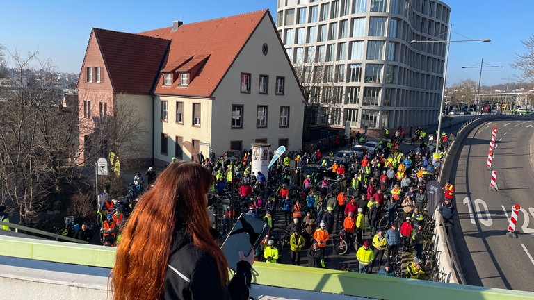 Etwa 300 Fahrradfahrerinnen und Fahrradfahrer haben sich am Sonntag in Pforzheim an der Gedenkfahrt für Natenom beteiligt.