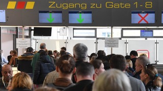 Abfertigung von Reisenden am Flughafen KarlsruheBaden-Baden