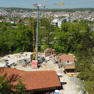 Eine Baustelle im Wildpark Pforzheim. Der Förderverein baut hier ein neues Besucherzentrum für knapp fünf Millionen Euro.