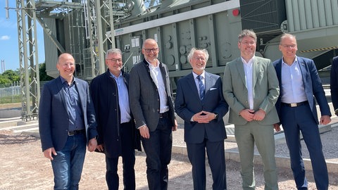 Projektverantwortliche von TransnetBW mit Politikern der Region Bühl-Rastatt: Tag der Offenen Tür im Umspannwerk Bühl