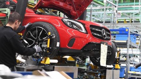 Eine Perspektive für 400 Leiharbeiter bei Mercedes in Rastatt