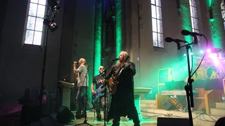 Die Band "Metal GodZ powered by Gelbsucht and friends" beim Headbanger Gottesdienst in Bruchsal-Obergrombach.