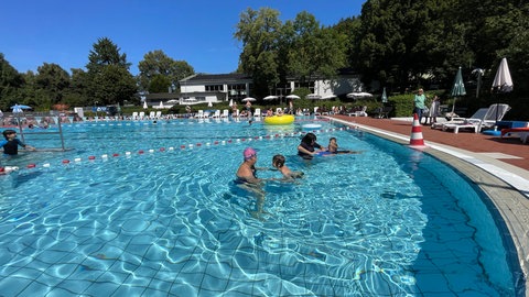 Täglich findet Schwimmunterricht im Wölfle statt.