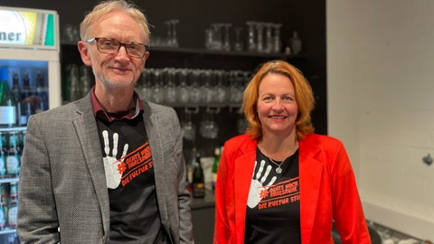 Erik Rastetter (links) und Daniela Kreiner, Geschäftsführer des Sandkorn-Theaters in Karlsruhe