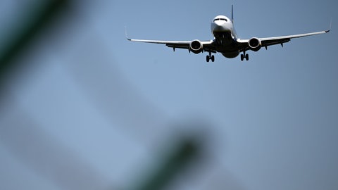 (Symbolbild) Ein Flugzeug, wie es auch am Flughafen Karlsruhe  Baden-Baden landen könnte.