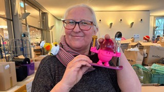 Petra Aniol-Hetzel - eine Helferin beim Pfennigbasar in Karlsruhe