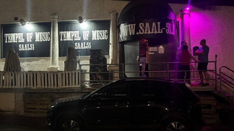 Der Club Saal 51 in Calw von außen beleuchtet
