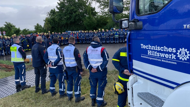 Einsatzkräfte des THW bei einer Übung in Niefern-Öschelbronn.