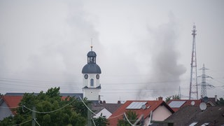 Nur zwei Rauchsäulen blieben übrig von den den Kühltürmen, die einst das Wahrzeichen der Stadt waren 