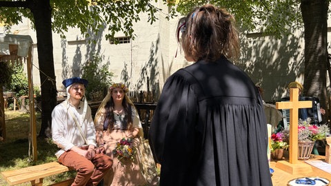 Heiraten auf dem Peter-und-Paul-Fest-in-Bretten. Sanja und Joschua haben es genossen. 