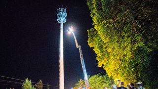 Rettungskräfte vor Sendemast in Stutensee