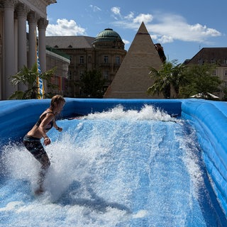 Surfwelle in Karlsruhe am Marktplatz