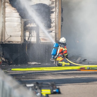 Nach einem Lkw-Brand war die A5 bei Rstatt gesperrt.
