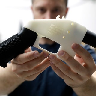 Ein 46-Jähriger aus Karlsruhe soll Waffen mit einem 3D-Drucker hergestellt haben.