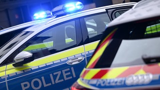 Polizeiautos mit Blaulicht