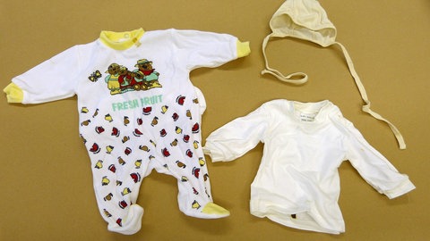 Babykleidung