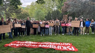 Demonstranten in Heidelberg fordern bessere Bedingungen für die Ausbildung zum Pschotherapeuten